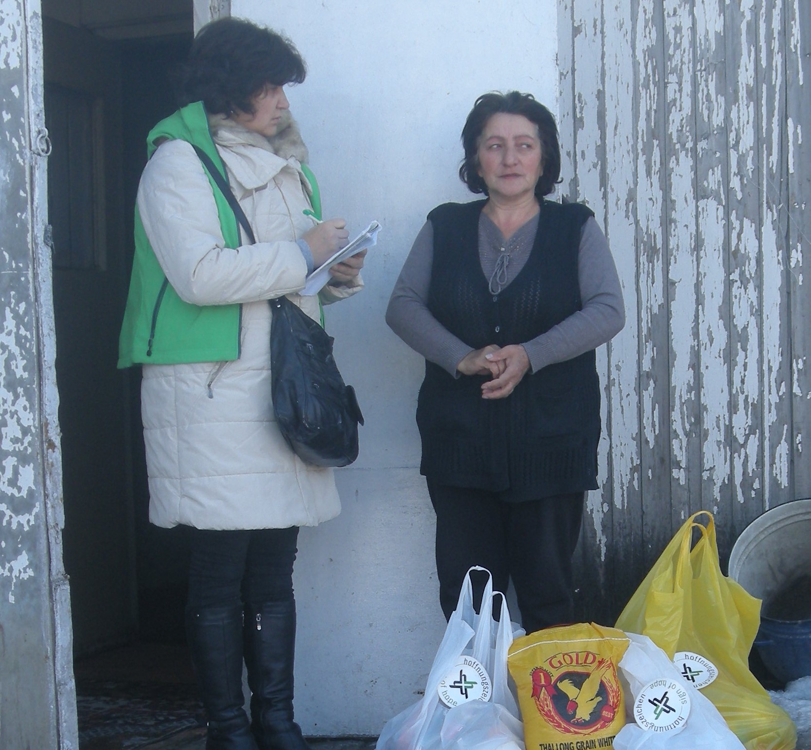 Unsere Mitarbeiterin Aljona Zeytunyan besucht Marietta Sargisjan – die Frau aus Dschadschur in Nordarmenien ist frisch verwitwet. Zur Trauer kommen Sorgen um Nahrung, Medikamente und den Krieg um Bergkarabach. / (Titel) Unsere Mitarbeiterin Aljona Zeytunyan besucht Marietta Sargisjan – die Frau aus Dschadschur in Nordarmenien ist frisch verwitwet. Zur Trauer kommen Sorgen um Nahrung, Medikamente und den Krieg um Bergkarabach.