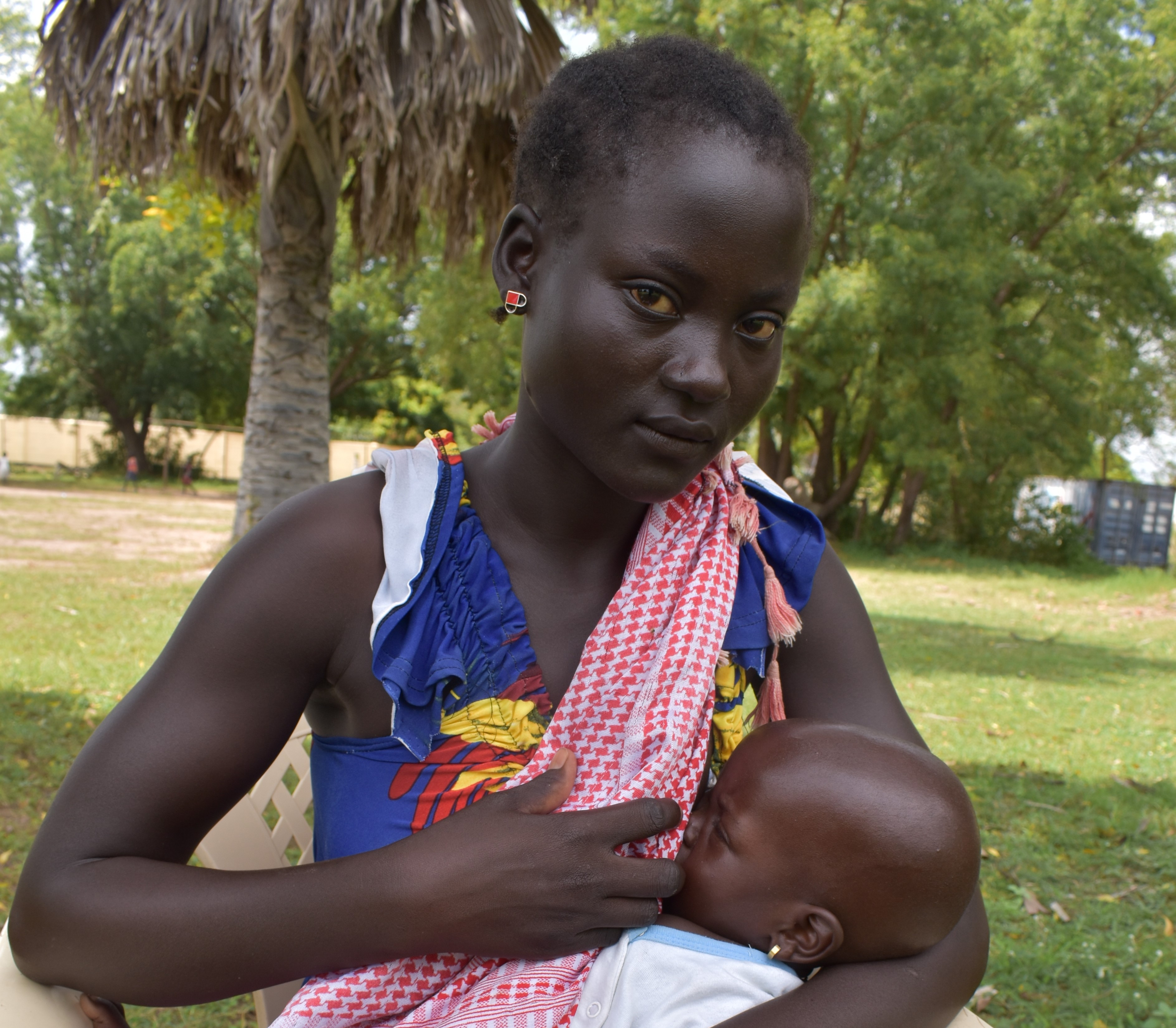 Nyibol Malok fehlen die Mittel, um ihr Kind und sich ausreichend zu ernähren. Ihr größter Wunsch ist, dass ihr Sohn keinen Hunger leidet.
