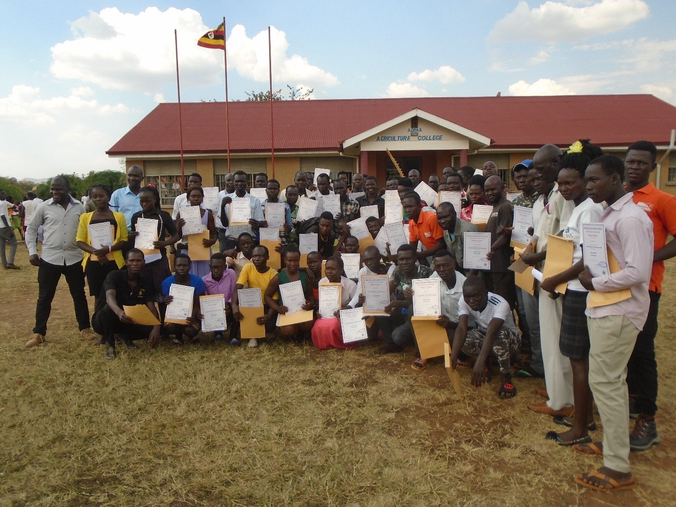 Lilian Sitaraya hat ihren Kurs erfolgreich abgeschlossen. In den nächsten drei Jahren sollen fast 1.700 einheimische und geflüchtete junge Frauen und Männer einen landwirtschaftlichen Grundkurs absolvieren.