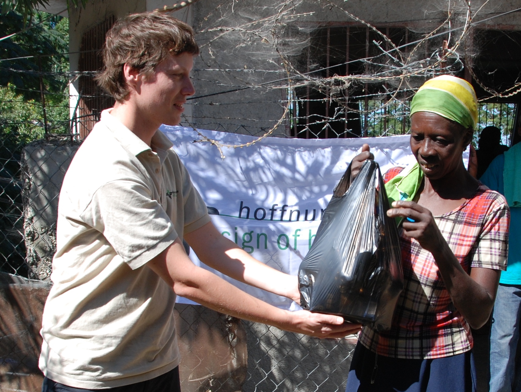 Hoffnungszeichen stand den Betroffenen dank Ihrer Unterstützung mit Hilfsgütern zur Seite. Auch in der aktuellen Katastrophe möchten wir Hilfe leisten!