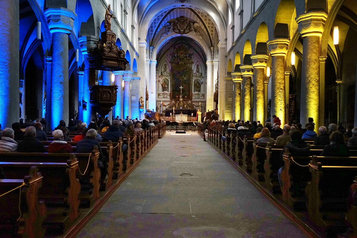 Im Anschluss gibt die Südwestdeutsche Philharmonie im Konstanzer Münster das Benefizkonzert. Im Anschluss gibt die Südwestdeutsche Philharmonie im Konstanzer Münster das Benefizkonzert.
