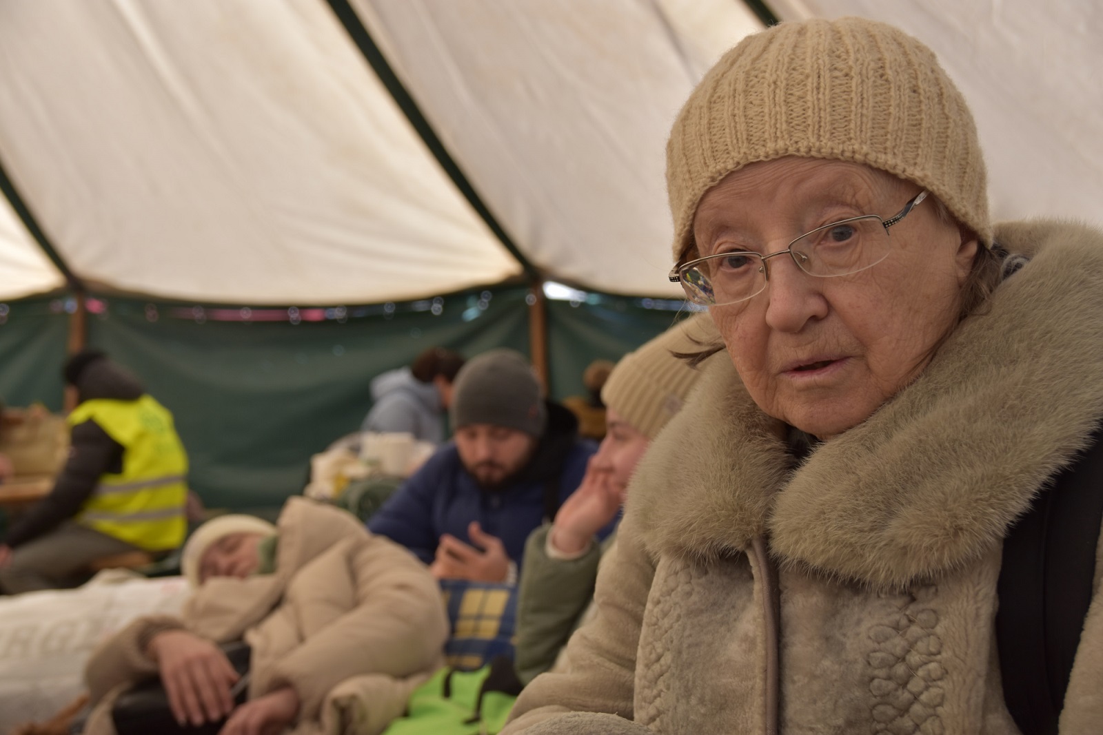 Nina Petriw (82 Jahre, Name geändert) stammt aus Kiew. Auch sie begab sich mit ihrer Schwester und ihrem Schwager auf eine beschwerliche Flucht in die Slowakei. Nina Petriw (82 Jahre, Name geändert) stammt aus Kiew. Auch sie begab sich mit ihrer Schwester und ihrem Schwager auf eine beschwerliche Flucht in die Slowakei.