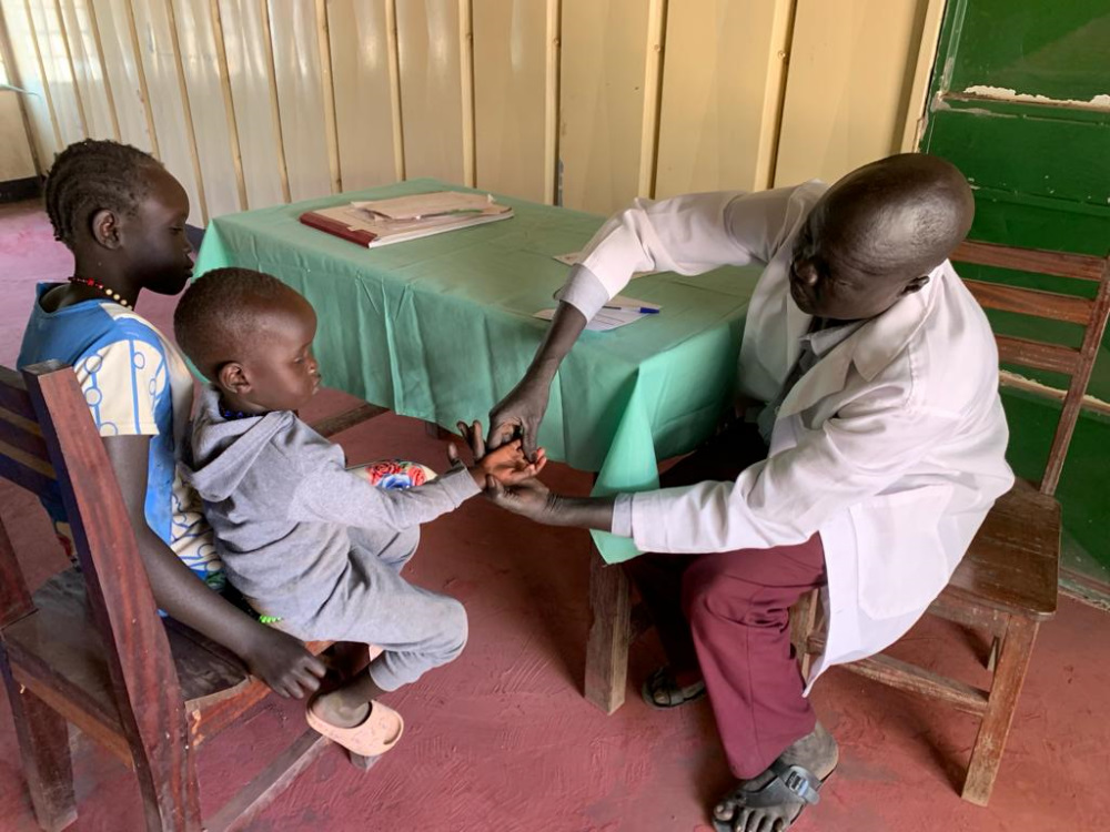 Hunderte Patienten werden jeden Tag in Rumbek behandelt. Viele Krankheiten lassen sich auch im Südsudan relativ leicht kurieren, wenn Medizin und geschultes Personal da sind.
