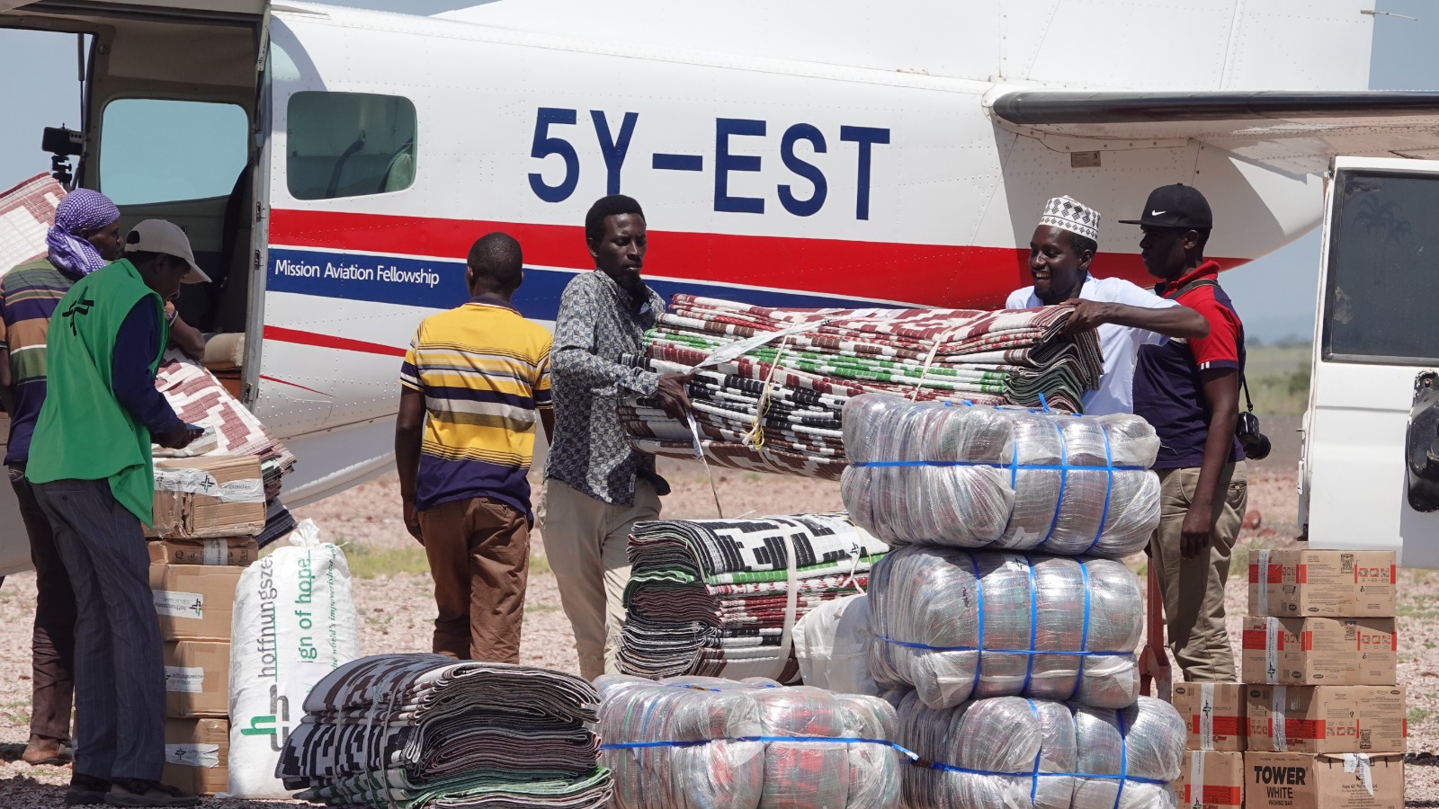 Verladen der Hilfsgüter