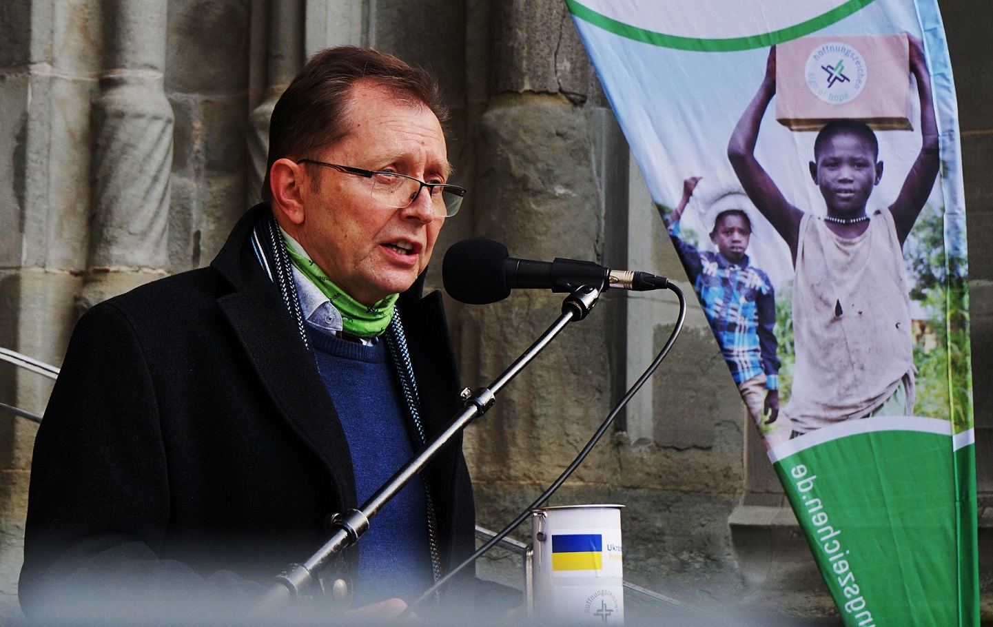 Unser Erster Vorstand Reimund Reubelt weist in seiner Rede darauf hin, dass der Krieg in der Ukraine die Menschenrechte der Bevölkerung im Land bedroht. Er appelliert für die sofortige Einstellung der Kampfhandlungen. Unser Erster Vorstand Reimund Reubelt weist in seiner Rede darauf hin, dass der Krieg in der Ukraine die Menschenrechte der Bevölkerung im Land bedroht. Er appelliert für die sofortige Einstellung der Kampfhandlungen.