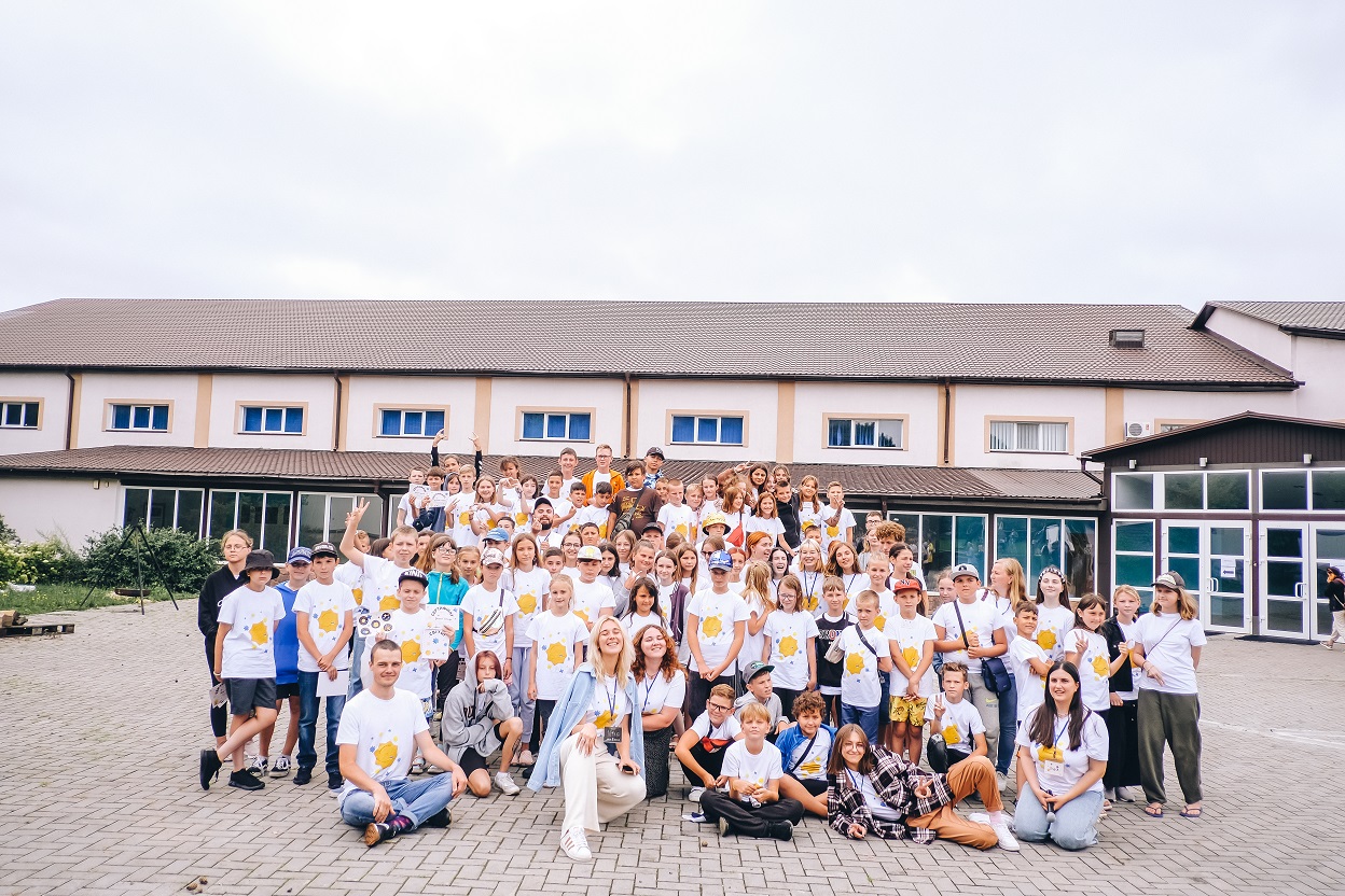 In einem Sommer-Camp in Ternopil verarbeiteten Kinder und Jugendliche gemeinsam ihre Kriegstraumata. In einem Sommer-Camp in Ternopil verarbeiteten Kinder und Jugendliche gemeinsam ihre Kriegstraumata.