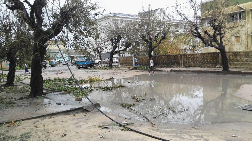 Die meisten Häuser der Hafenstadt Beira in Mosambik sind durch den Zyklon zerstört oder beschädigt worden. Viele der rund 500.000 Einwohner der Stadt sind obdachlos.