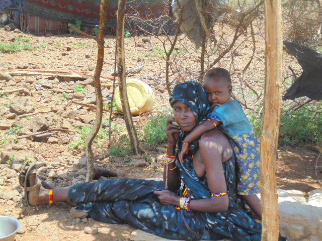 Wetterextreme wie Dürren erschweren das Leben der Menschen in den ländlichen Gegenden von Marsabit County. Besonders die Kleinsten sind oft mangelernährt und krank, und es fehlt an medizinischer Hilfe.