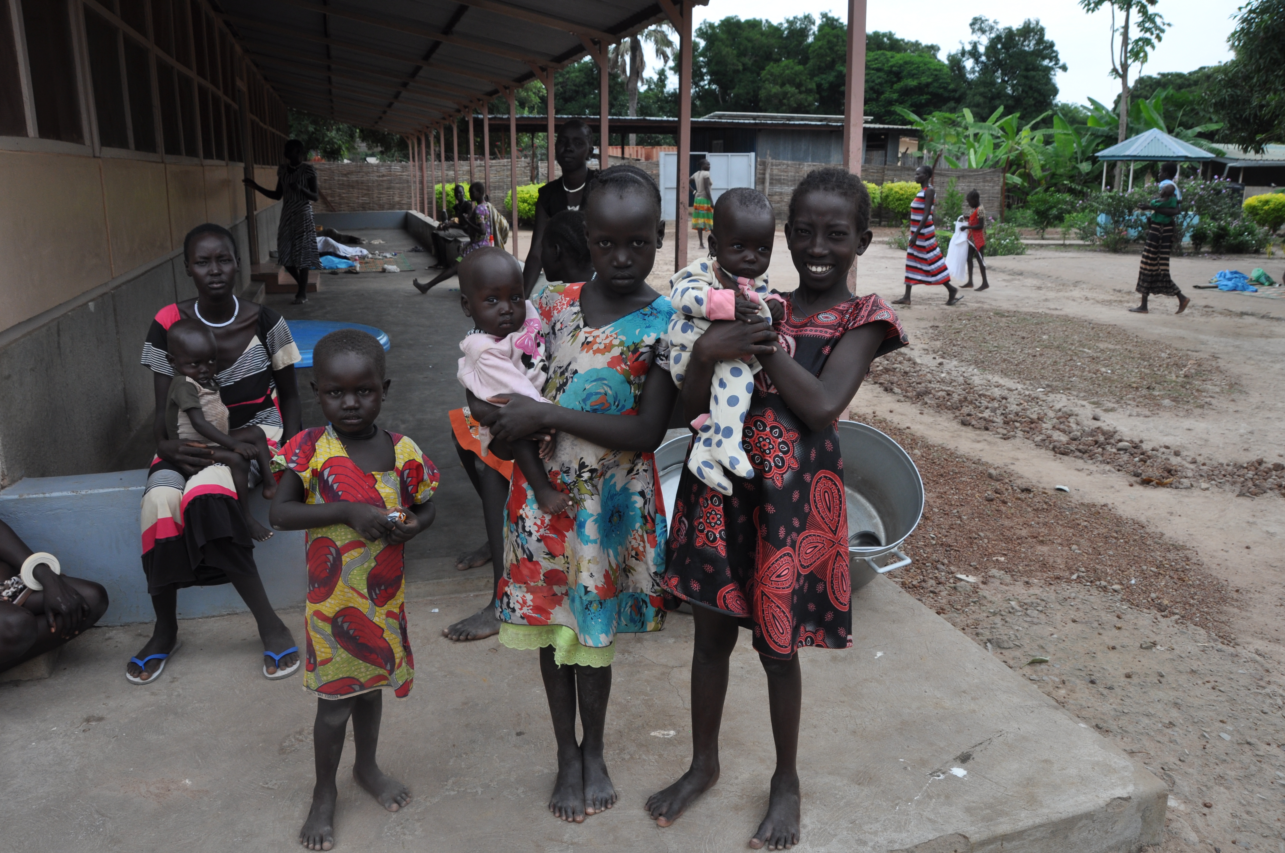 Jeden Tag suchen hunderte Patienten unsere Kliniken auf und hoffen hier auf Nahrung und medizinische Hilfe. Auch in der aktuellen schwierigen politischen Situation im Südsudan geht unsere Arbeit weiter.