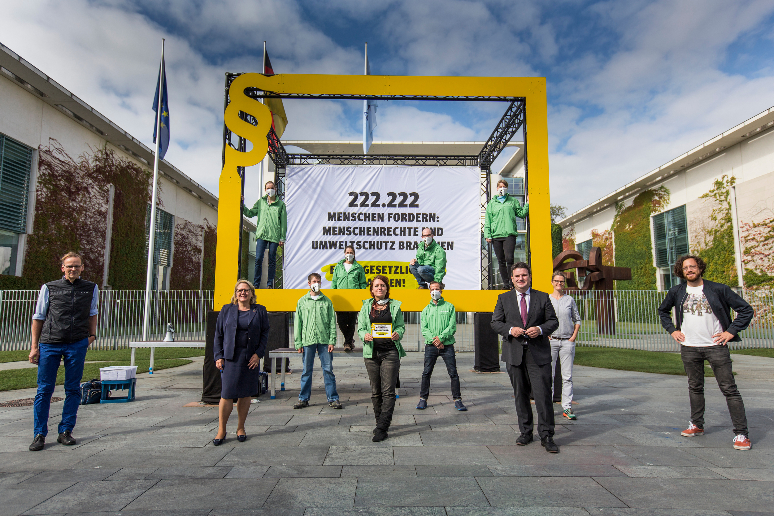 V.li.n.re.: Klaus Stieglitz (Hoffnungszeichen), Svenja Schulze (Umweltministe rin), Viola Wohlgemuth (Greenpeace), Hubertus Heil (Arbeitsminister).