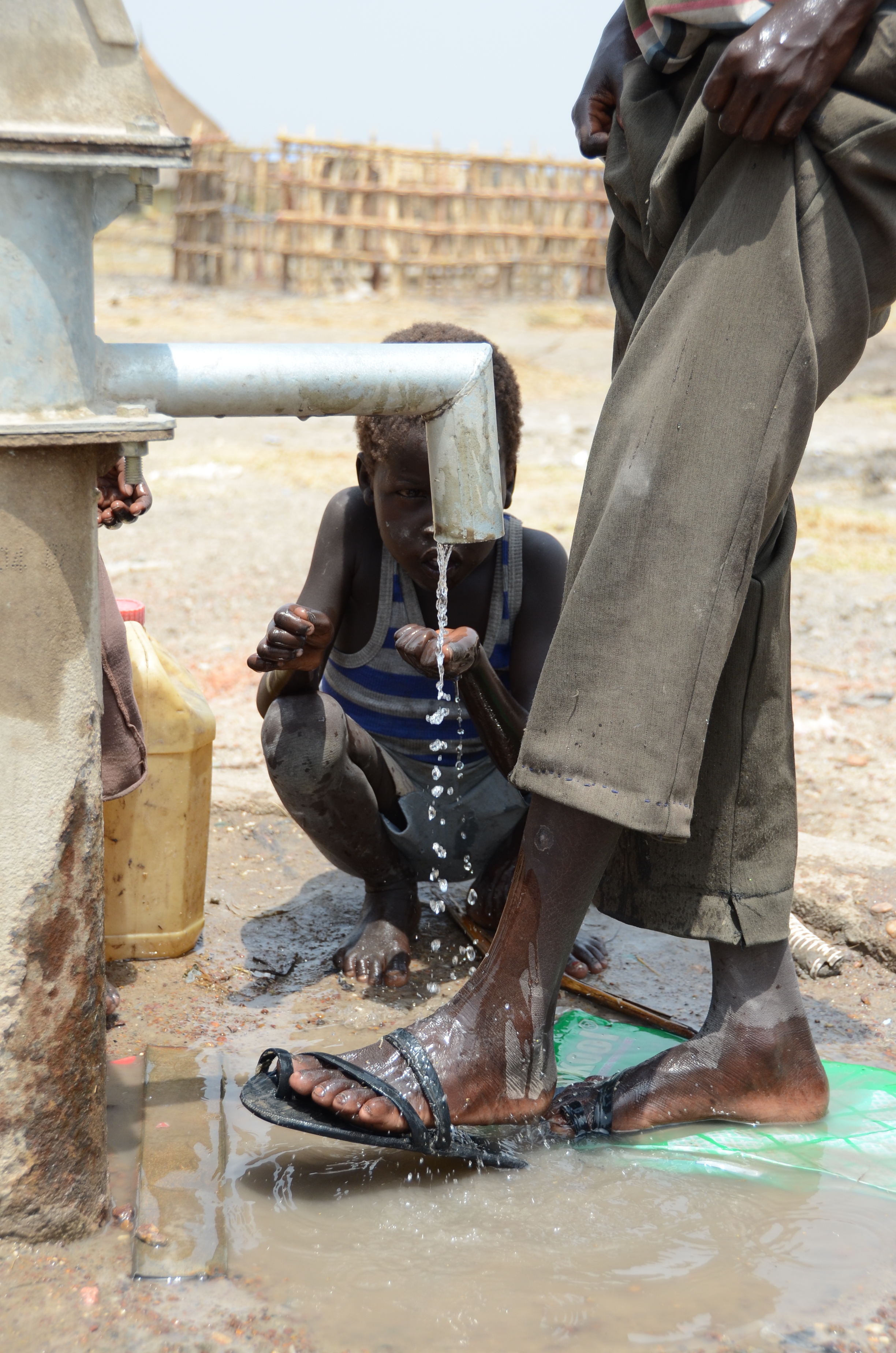 Die Menschen im Norden des Südsudan sind auf das Trinkwasser aus ihren Dorfbrunnen angewiesen. Doch dieses Wasser macht sie krank.