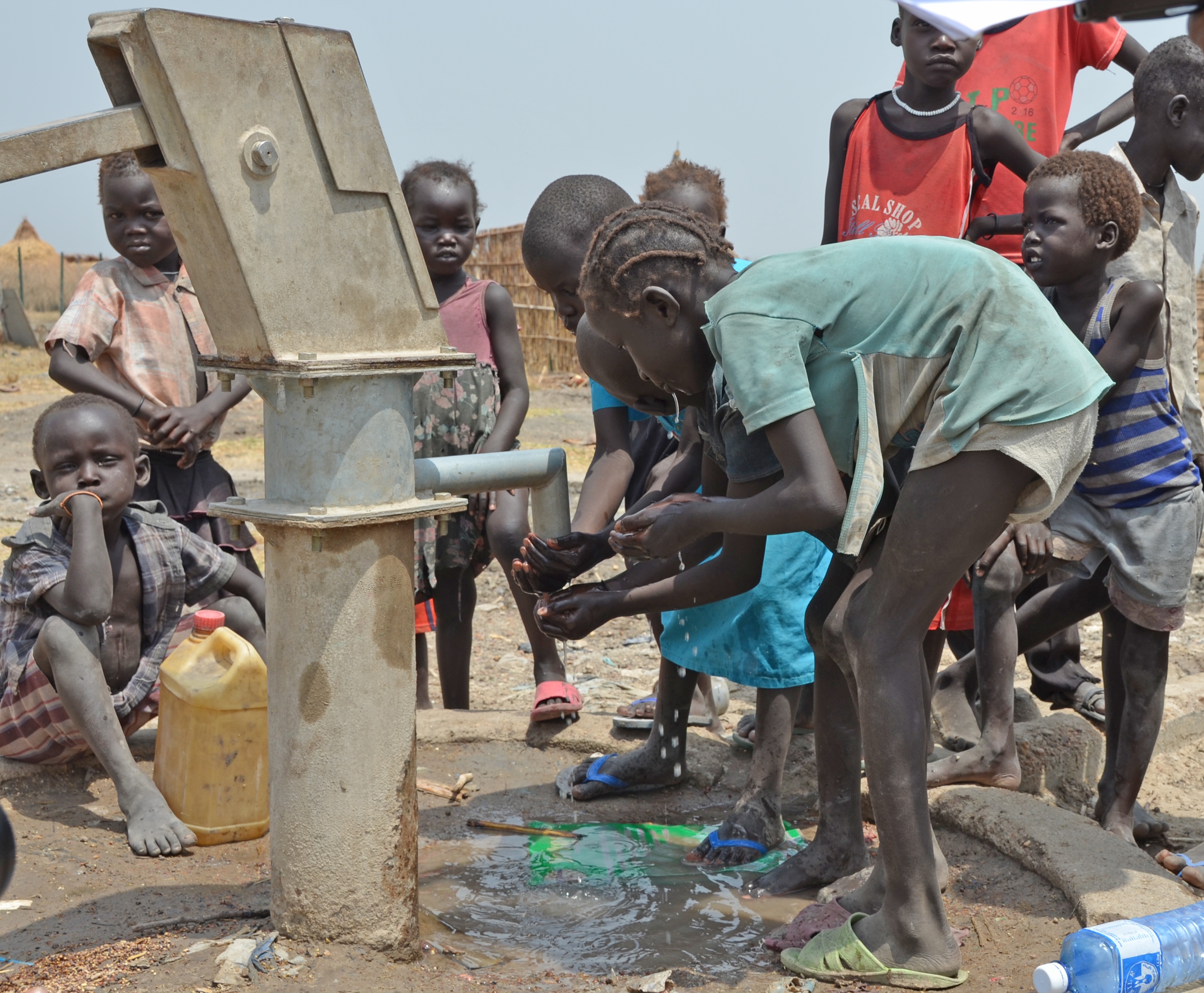 So wird die Gesundheit von mindestens 180.000 Menschen gefährdet, die auf das Wasser angewiesen sind.