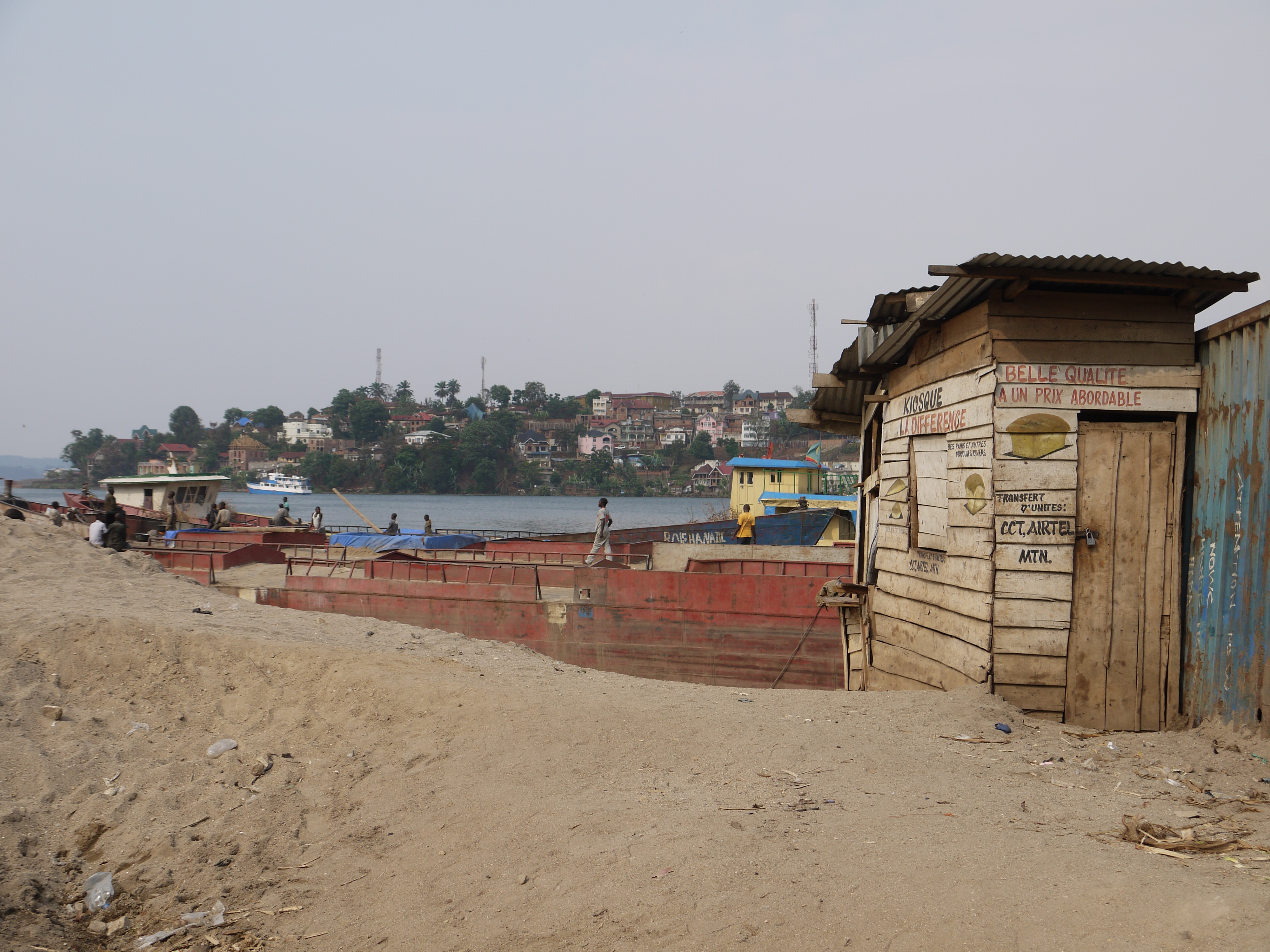 Ein Streetworker fand Imara im Hafengebiet Mwanzi. Er brachte sie in eines der Zentren unseres Partners PEDER.