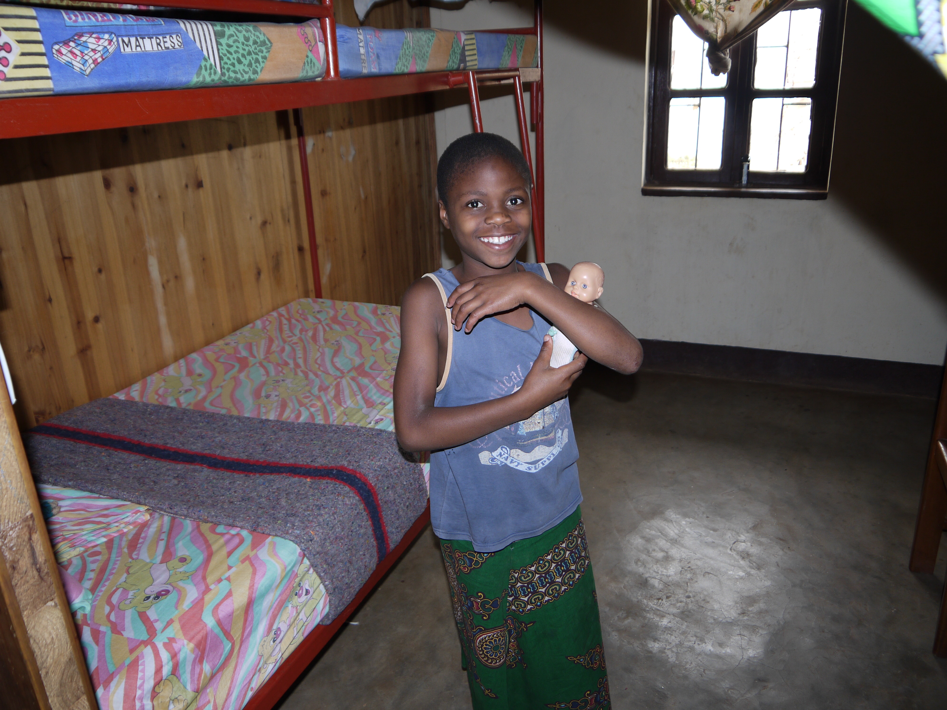 Die elfjährige Imara stammt aus Goma und wurde für ein vermeintlich besseres Leben zu ihrer Tante nach Bukavu gebracht. Dort wurde sie jedoch vernachlässigt und geschlagen.