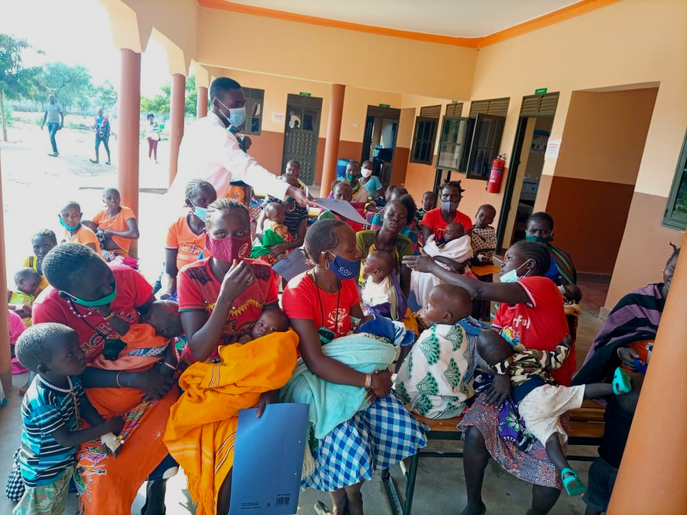 Im Distrikt Amudat suchen immer mehr Menschen, vor allem Mütter mit ihren Kindern, unsere Klinik in Kosike auf, um medizinische Hilfe zu erhalten. Im Distrikt Amudat suchen immer mehr Menschen, vor allem Mütter mit ihren Kindern, unsere Klinik in Kosike auf, um medizinische Hilfe zu erhalten.