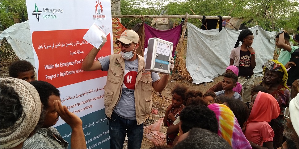 Die Mitarbeiter unserer Partnerorganisation sprechen im Flüchtlingslager Al-Zalam mit den Menschen, erstellen Bedarfslisten, ... Die Mitarbeiter unserer Partnerorganisation sprechen im Flüchtlingslager Al-Zalam mit den Menschen, erstellen Bedarfslisten, recherchieren Hilfsmöglichkeiten und …