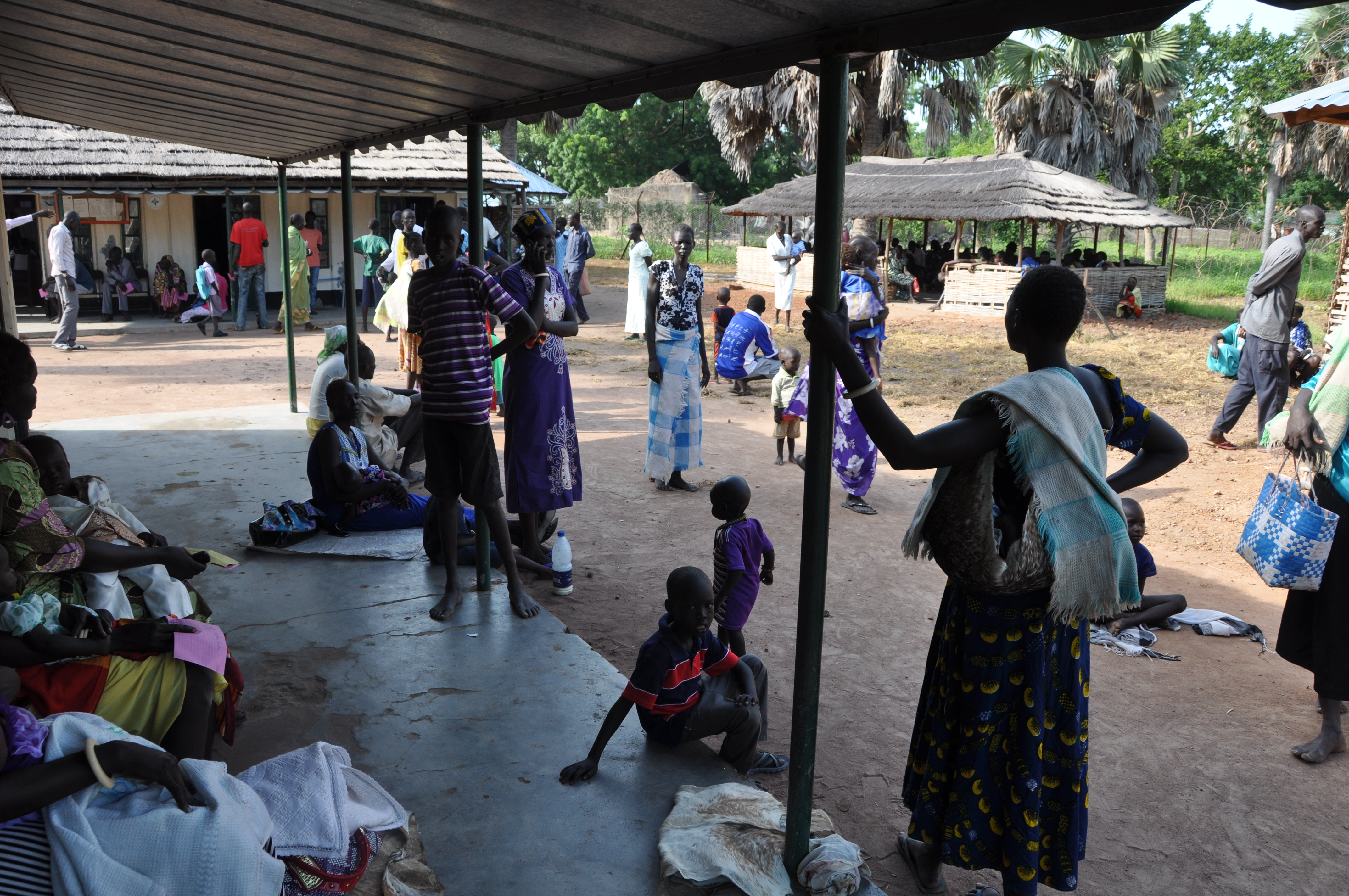 Jeden Tag strömen Patienten auf das Gelände, denn wie Aker wissen sie, dass man hier die richtige Behandlung erhält und man diesen Ort wieder mit Hoffnung verlässt.