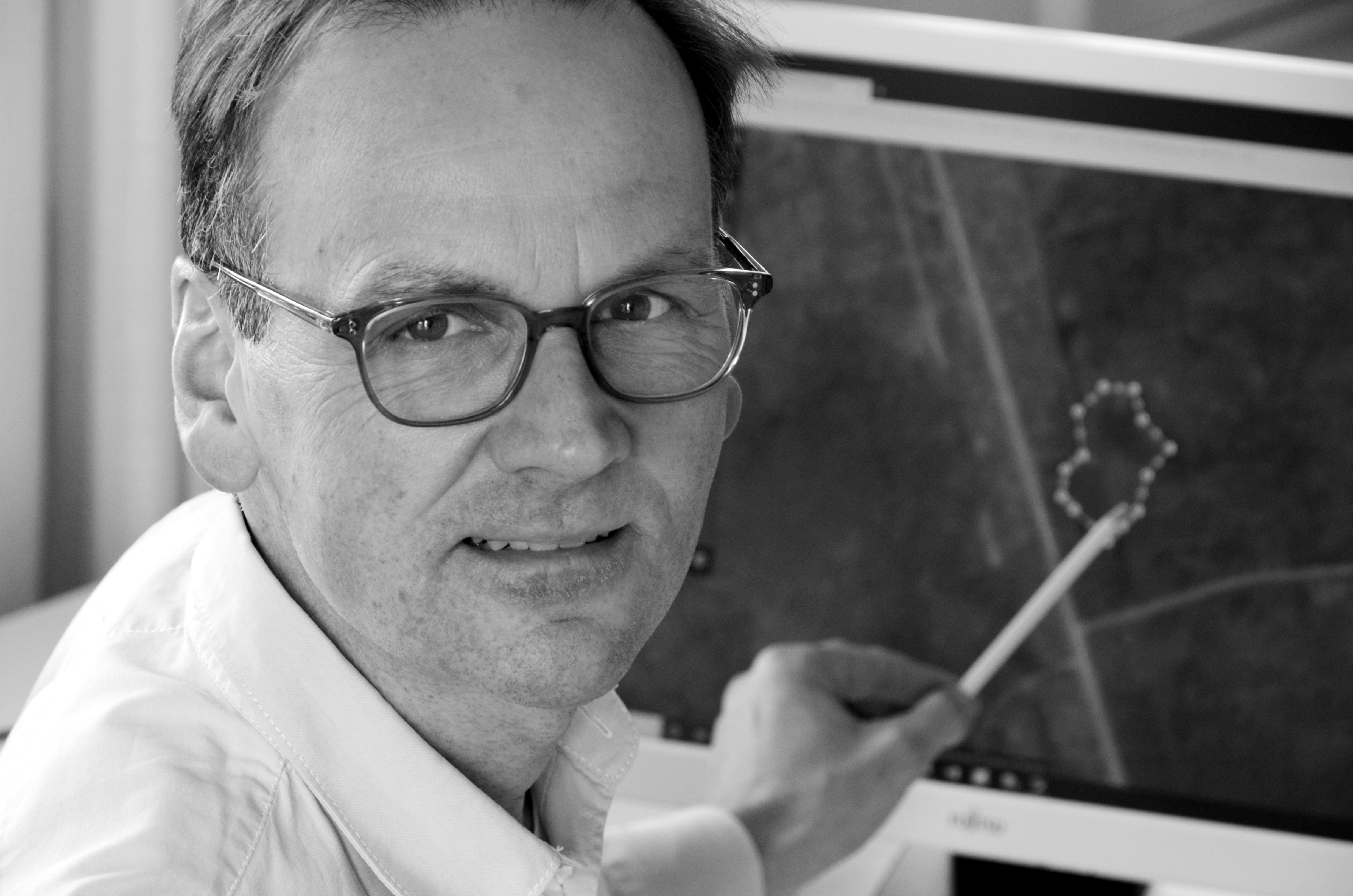 Menschenrechtsexperte Klaus Stieglitz analysiert von Konstanz aus die Pipelinebrüche im Südsudan. Satellitenbilder liefern eine wichtige Grundlage, um Leckagen zu identifizieren. Menschenrechtsexperte Klaus Stieglitz analysiert von Konstanz aus die Pipelinebrüche im Südsudan. Satellitenbilder liefern eine wichtige Grundlage, um Leckagen zu identifizieren.
