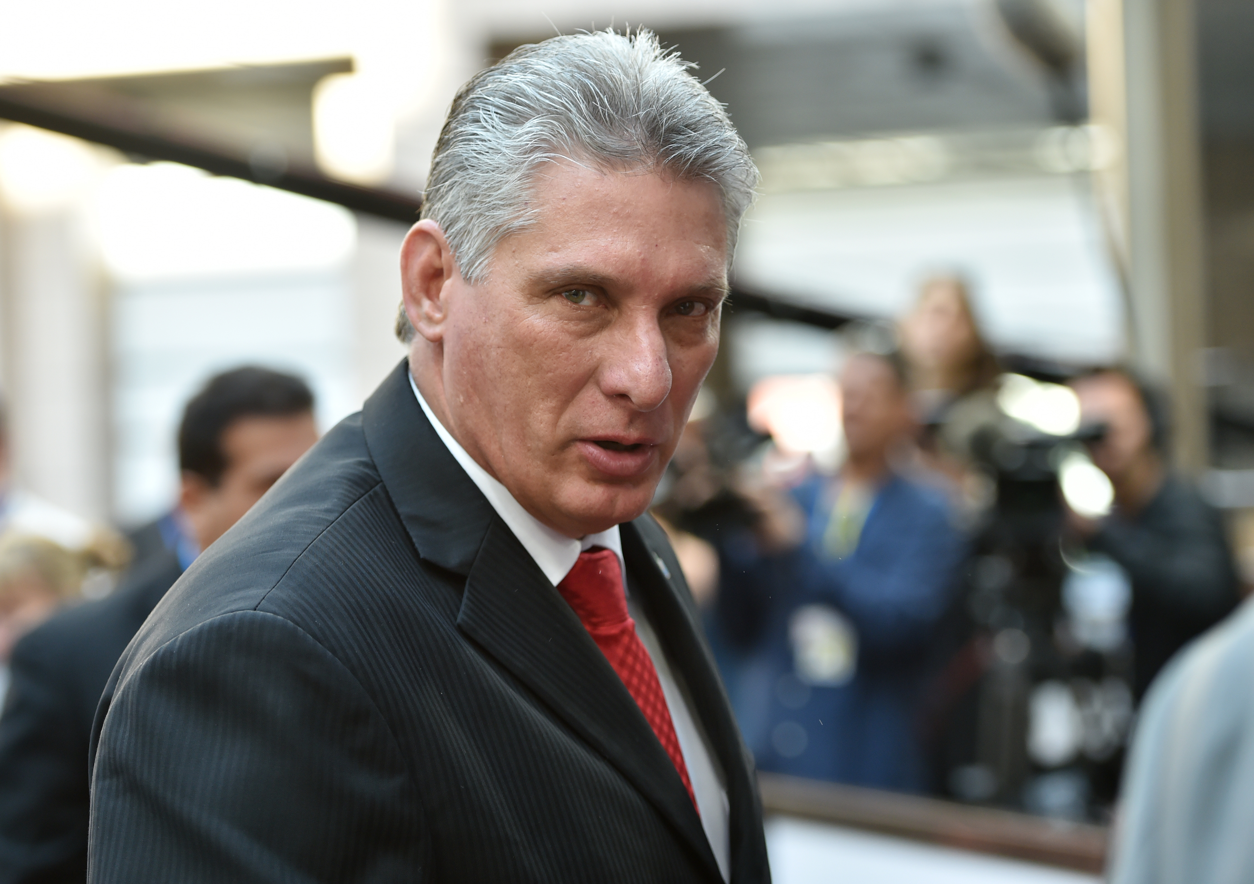 Mit der neuen Regierung unter Miguel Bermúdez blieben Reformen vielfach aus. Nichtregierungsorganisationen und internationale Akteure wurden zunehmend eingeschränkt. Beobachter erwarten weiterhin keine politische Öffnung. Mit der neuen Regierung unter Miguel Bermúdez blieben Reformen vielfach aus. Nichtregierungsorganisationen und internationale Akteure wurden zunehmend eingeschränkt. Beobachter erwarten weiterhin keine politische Öffnung.