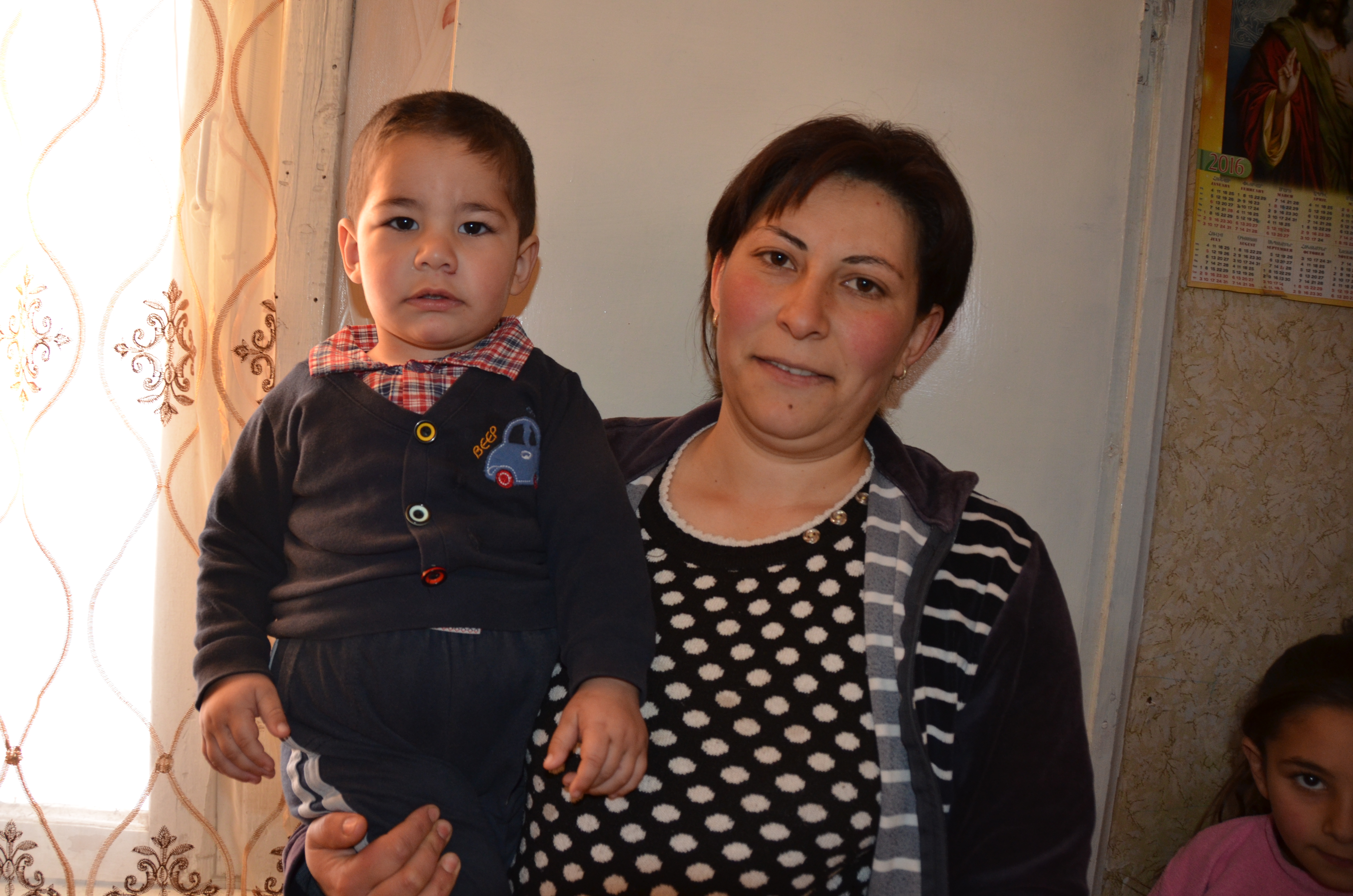 „Die Hoffnungszeichen-Hilfe ist einer der wichtigsten Lichtblicke für die Bewohner in Dschadschur“, so Wigen Aghanikjan. Die Menschen sind sehr dankbar für unseren Beistand.