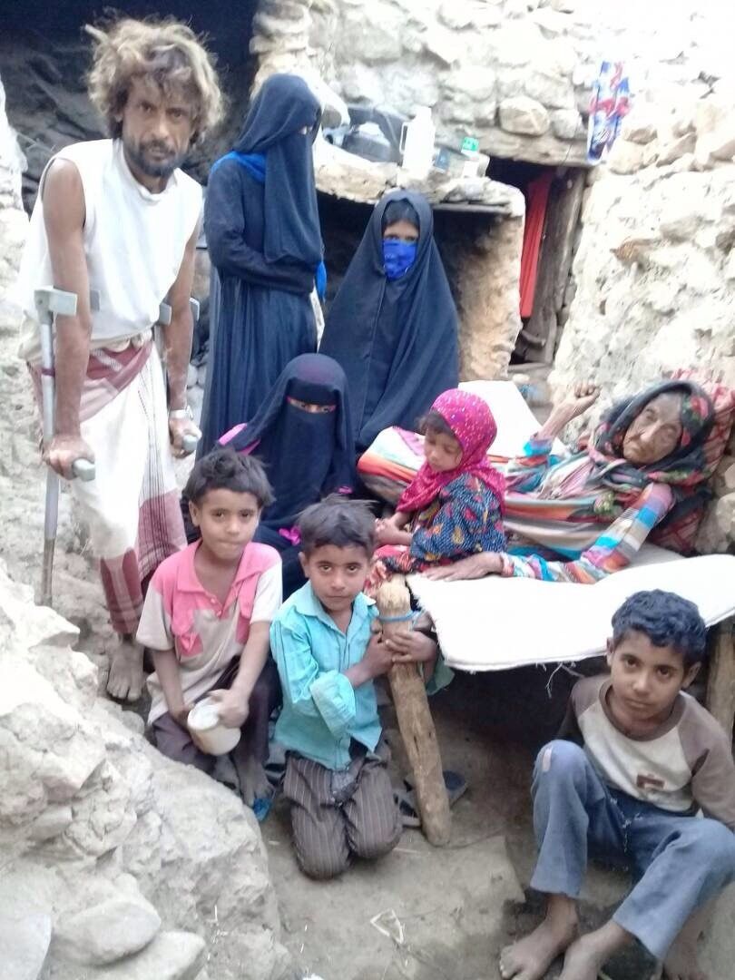 Familienväter wie Qasim Alshowkhi verzweifeln: Sie wollen für ihre Familien sorgen, haben aber selbst keinen Zugang zu sauberem Trinkwasser.