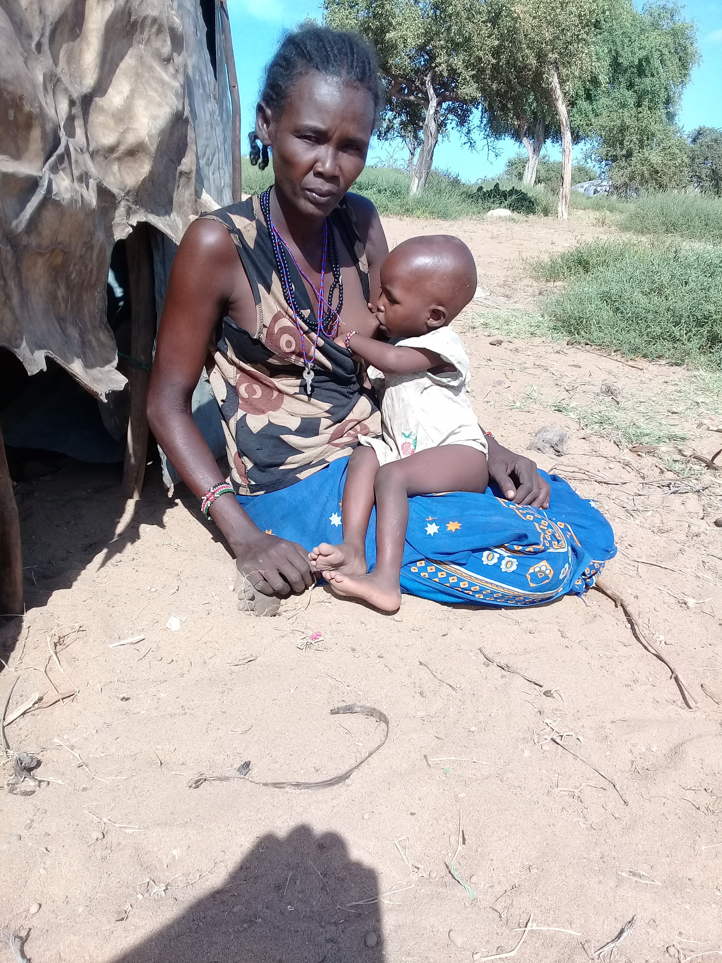 Haltata Elgites Sohn kam mit Atemproblemen auf die Welt, konnte aber dank Hoffnungszeichen gleich behandelt werden. Den unter der aktuellen Dürre leidenden Frauen und Kindern aus Illeret wollen wir weiter beistehen.