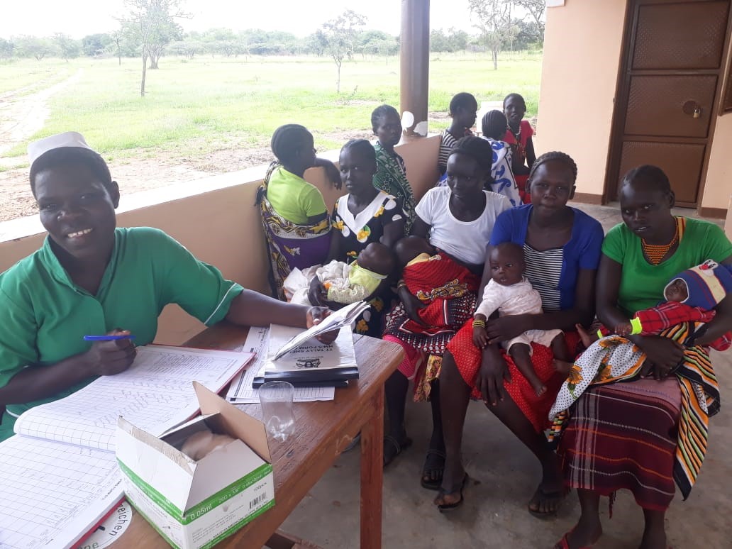 Die Gesundheitsberatung in Kosike wird dankbar angenommen. Notfallnahrung für unterernährte Kinder ist nun dringend erforderlich.