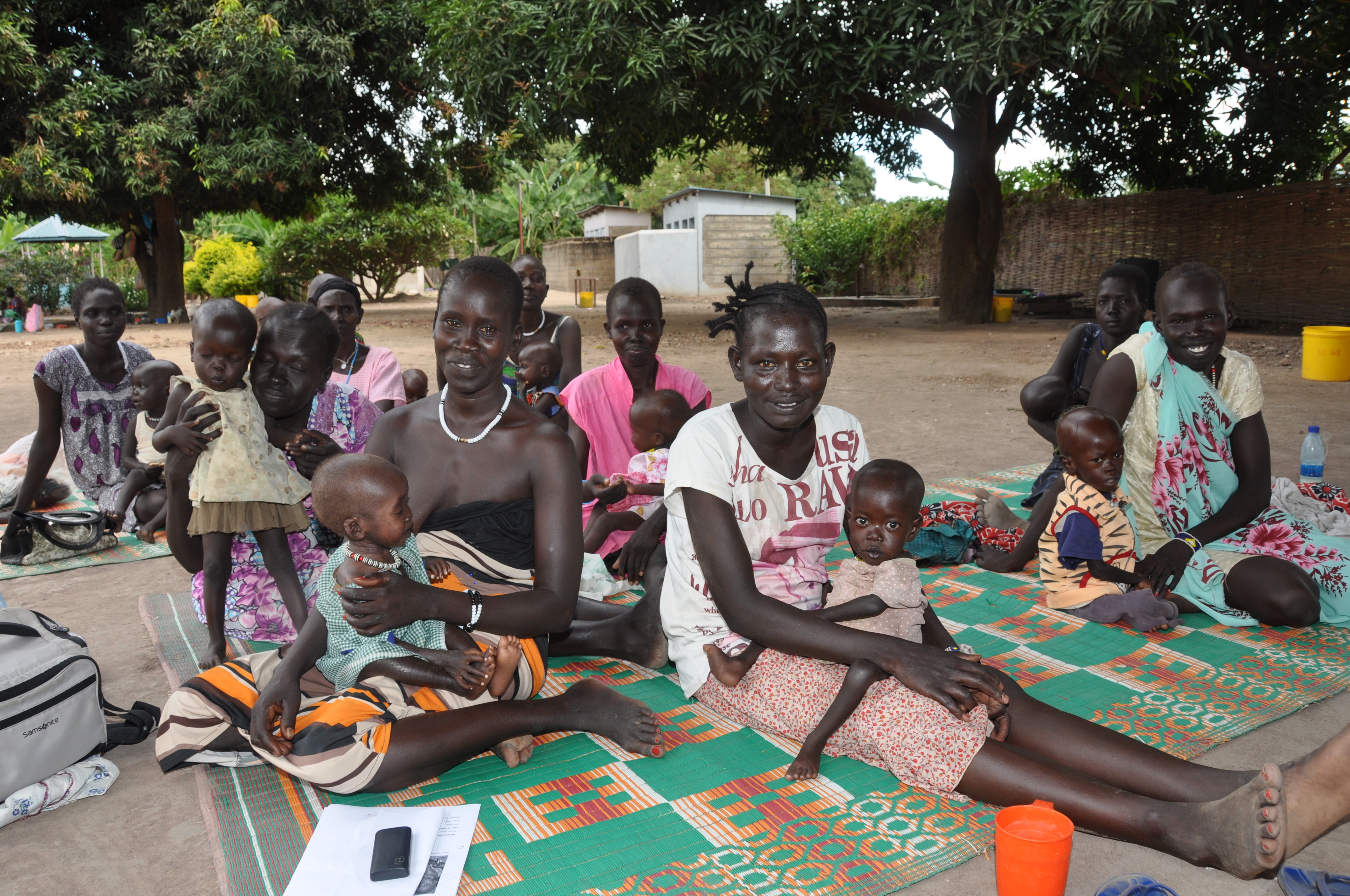 Viele Kinder wie Meen brauchen Hilfe. Die Mütter kommen mit ihnen teilweise aus weit entfernten Ortschaften nach Rumbek.