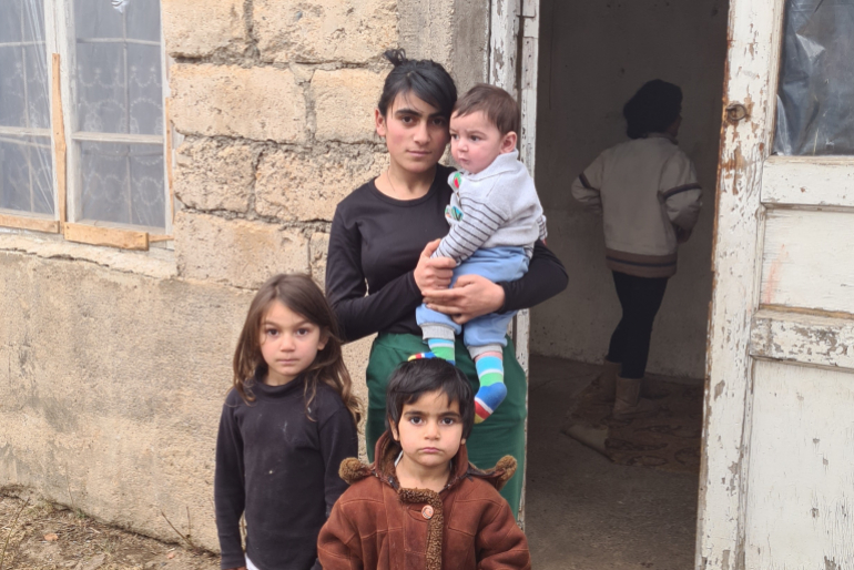 Wir haben diese besonders bedürftige Familie mit Nahrungsmitteln unterstützt, die etwa für zwei Wochen reichen. Vielen weiteren Vertriebenen konnten wir solche Pakete dank Ihrer Gaben überbringen.