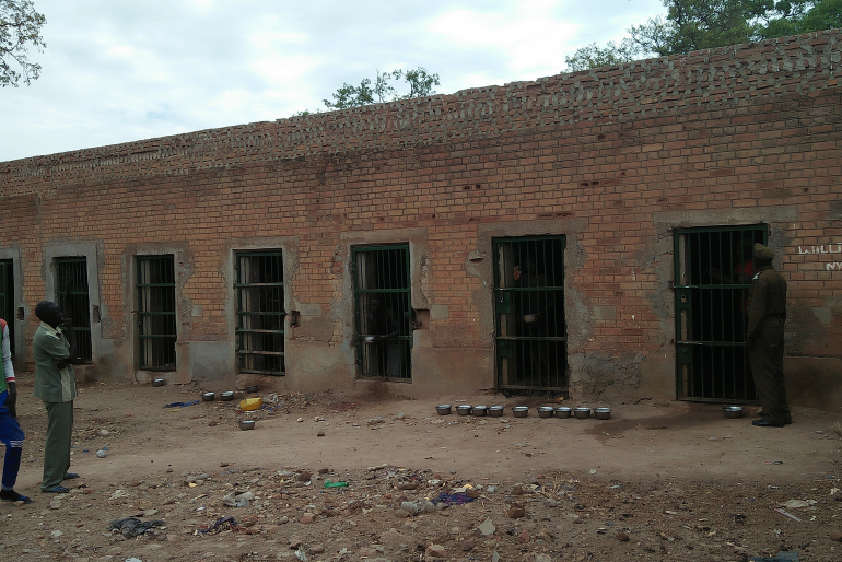 Mit weiteren psychisch Kranken ist der 60-Jährige in Einzelzellen im Seitentrakt des Gefängnisses von Rumbek untergebracht, abgeschottet von anderen Häftlingen.