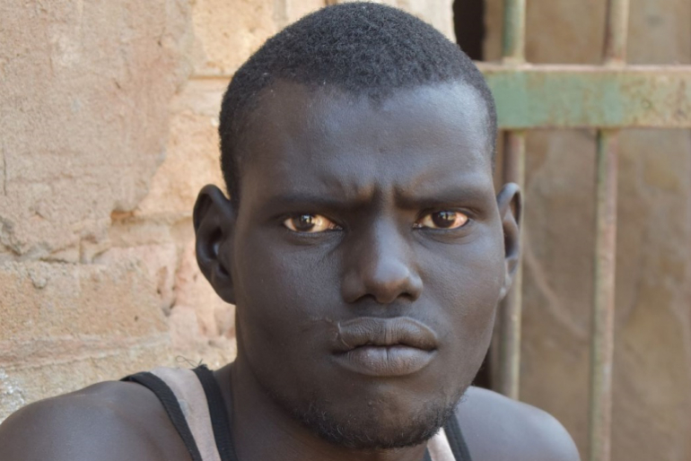 Psychisch kranke Menschen werden im Südsudan aus Unwissenheit, Überforderung und Mangel an medizinischer Versorgung oft ins Gefängnis gesperrt – so auch Moses Dor Malouch (28).