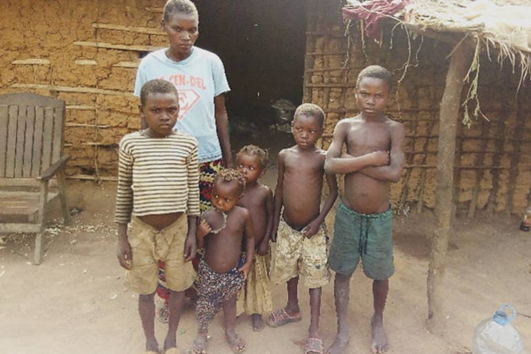 Die Kinder von Dikipi Mwati (34) haben ihre Mutter an der Seite. Die Frau kämpft täglich um das Wohlergehen ihrer Liebsten. Doch der Hunger ist auch hier ständiger Begleiter. 