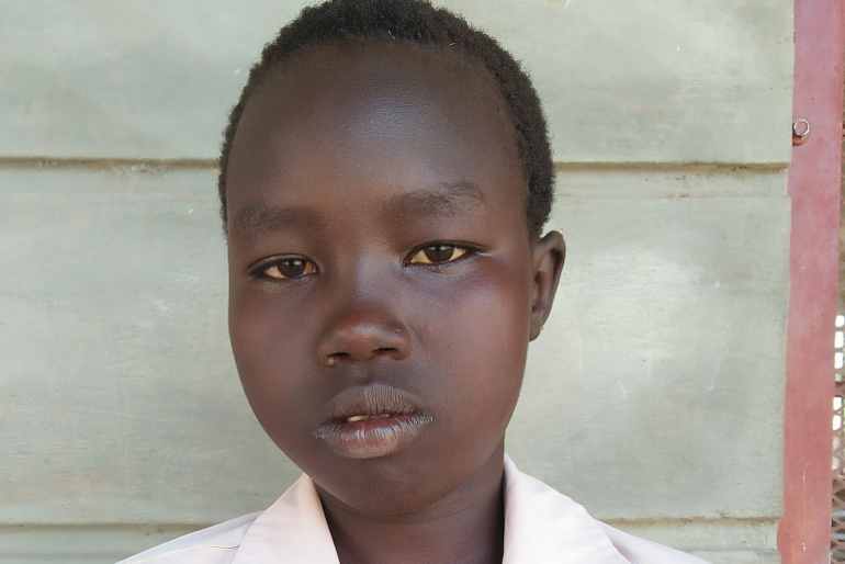 Bhakhita Adut ist stolz, Schülerin der Loreto­Schule zu sein. Die 12-­Jährige ist dankbar, dass sich ihre Mutter für ihre Bildung einsetzt und hofft, nach der Schule ihre Familie unterstützen zu können.