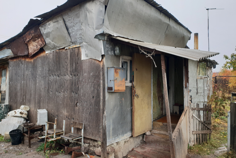 Notdürftig haben die Bewohner von Dschadschur versucht, ihre beim Erdbeben 1988 zerstörten Häuser zu reparieren. Für einen richtigen Wiederaufbau fehlten die Mittel.