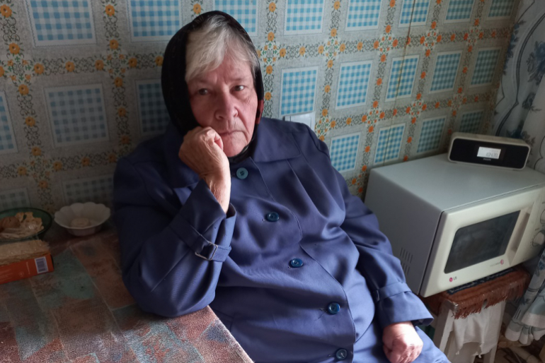 Olena Serbinowa hat ihren Sohn an den Krieg verloren. Ihr Mann und eine ihrer Töchter sind schon vor Jahren gestorben, sodass die 78-Jährige auf sich gestellt ist.