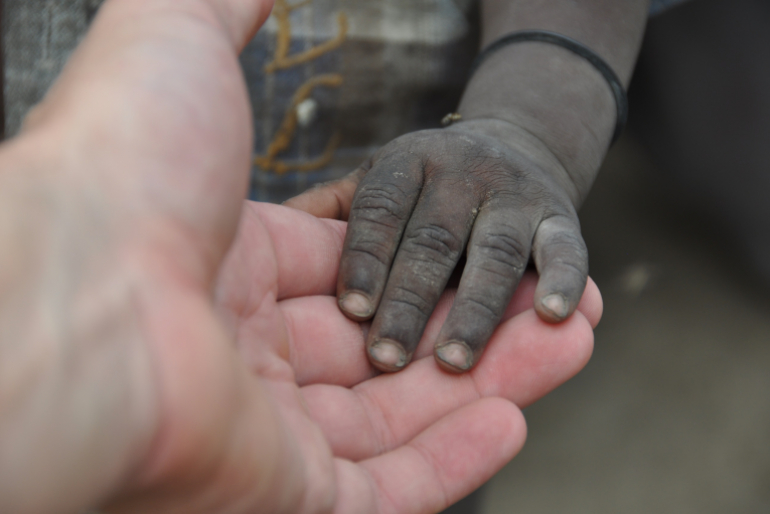 Die Hand reichen