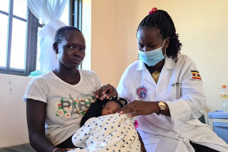 Frühjahr 2020: Die Fürsorge für werdende Mütter und Neugeborene sowie Geburtshilfe stehen im Fokus. Der neue Entbindungsraum und das gut ausgebildete Personal werden in Zukunft vielen Müttern in der Region eine sichere Geburt ermöglichen.