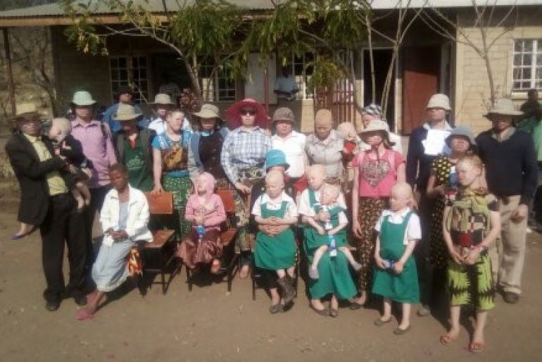 Wahrung der Rechte von Menschen, die aufgrund ihrer Hautfarbe oder körperlichen Verfassung um ihr Leben fürchten müssen