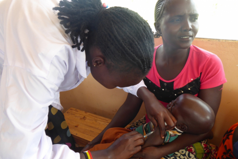 Herbst 2019: Hauptgebäude sowie Personalunterkünfte sind fertiggestellt; ein Impfprogramm wurde etabliert. In diesem erhalten die Kinder wichtige Impfungen, die sie vor schweren Krankheiten wie Kinderlähmung, Tetanus oder Hepatitis schützen.