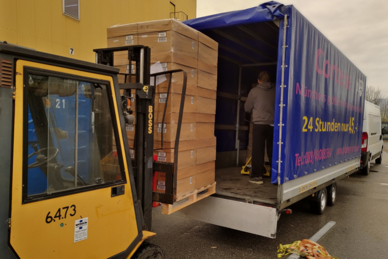 Herr Nass bringt die Hilfslieferung ehrenamtlich auf den Weg in die Ukraine.