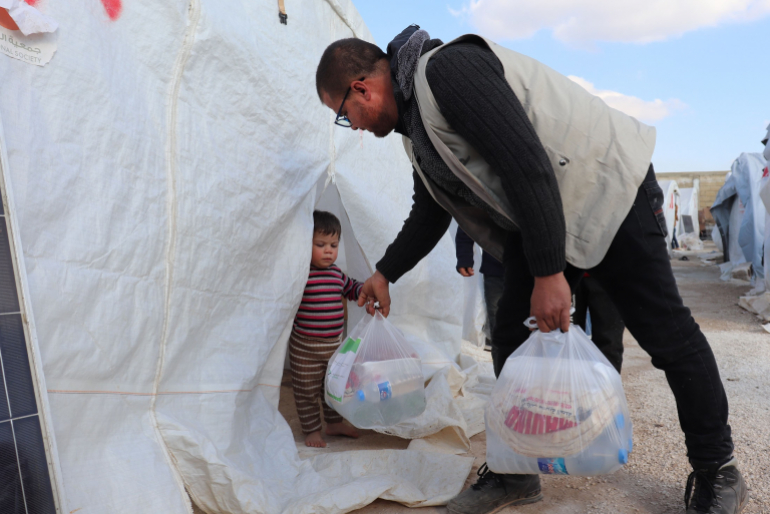 Lebensmittelpakte für die Erdbebenopfer in Syrien und der Türkei