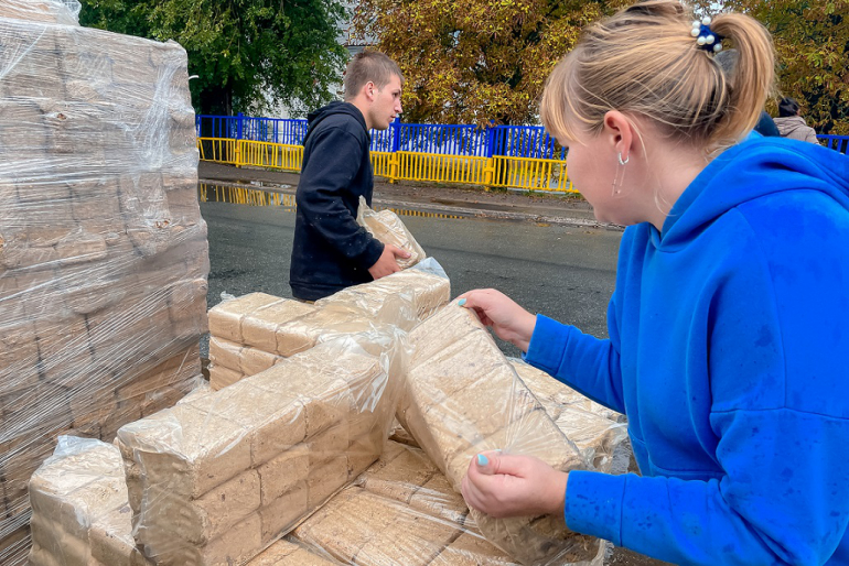 Verteilung von Holzbriketts in der Ukraine