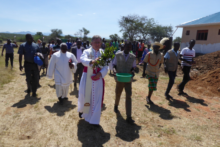 November 2019: Offizielle Eröffnung der Krankenstation samt Einweihung durch den Bischof von Moroto, Damiano Guzzetti. Mit der Einweihung des Gesundheitszentrums erfüllt sich für viele Menschen in der Region Kosike eine große Hoffnung.