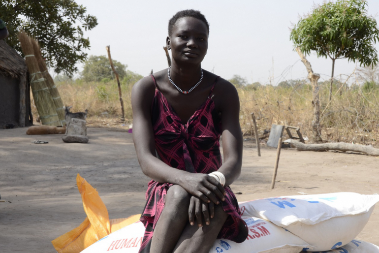 Auch Debora Yar hat Hilfsgüter erhalten und ist dankbar für die Unterstützung. So kann die Frau ihre Liebsten ernähren. Ihre Spenden machen diese Unterstützung möglich!
