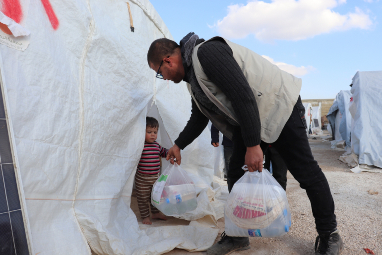 Bei Katastrophen ist schnelles handeln gefragt. Hoffnungszeichen stand Erdbebenopfer in Syrien und der Türkei mit dringend benötigter Nothilfe wie Lebensmitteverteilungen bei.  