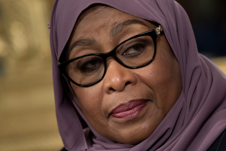 Wir protestieren bei Tansanias Präsidentin Samia Suluhu Hassan gegen die Umsiedlung und Vertreibung der rund 70.000 Massai und fordern die Freilassung der bei Protesten verhafteten Menschen.