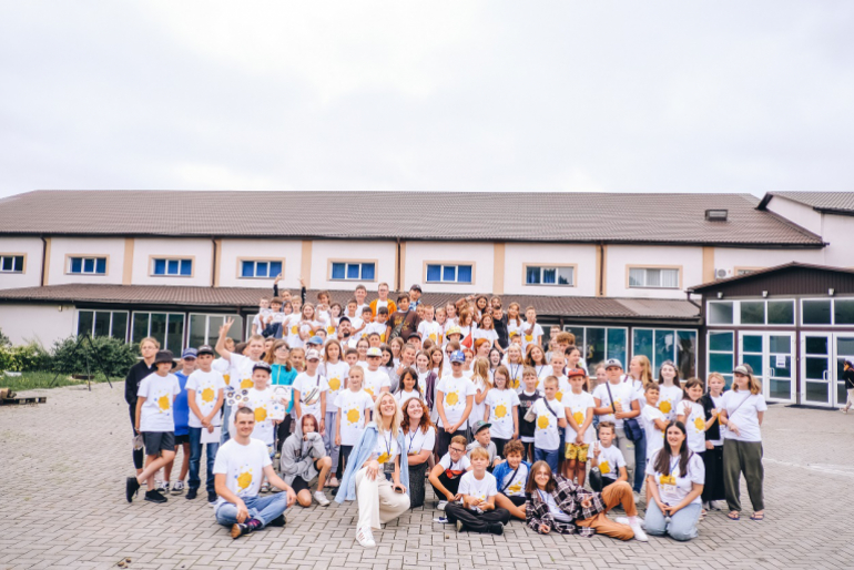 In einem Sommer-Camp in Ternopil verarbeiteten Kinder und Jugendliche gemeinsam ihre Kriegstraumata.