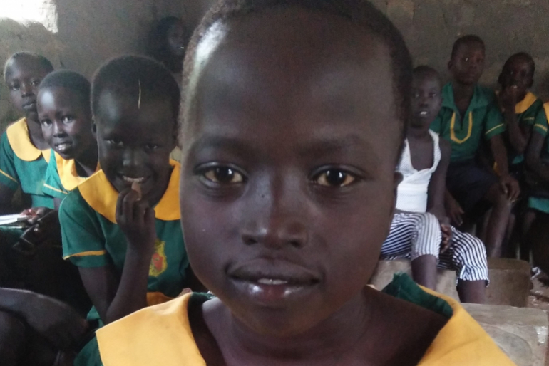 Mädchen an der Comboni-Grundschule in der Diözese Rumbek / Südsudan