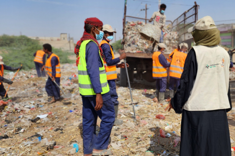 Im Zuge unserer Projekte in den Flüchtlingslagern werden auch entlohnte „Müllsammelaktionen“ durchgeführt, um die Hygiene zu verbessern.