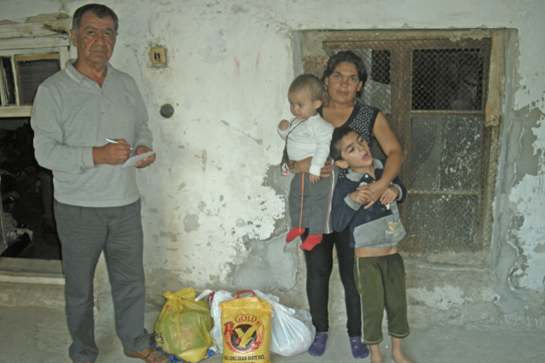 Die 29-jährige Marine Ghasarya muss ihr Kleinkind und ihren behinderten Sohn alleine versorgen. Sie freut sich über Hilfe.